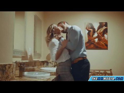 ❤️ Meta blonda busty seduces f'kamra tal-banju pubbliku ❤️ Vidjow tas-sess f'mt.cutebento.top ❌